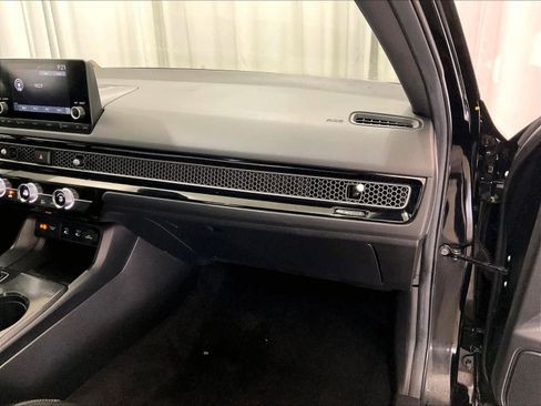 Used 2025 Honda Civic Sport image 13