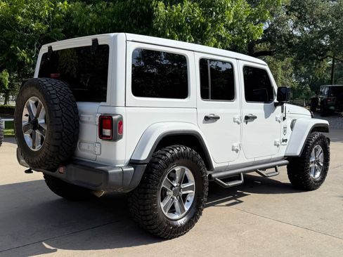 Used 2021 Jeep Wrangler Unlimited Sahara AWD/4WD image 18
