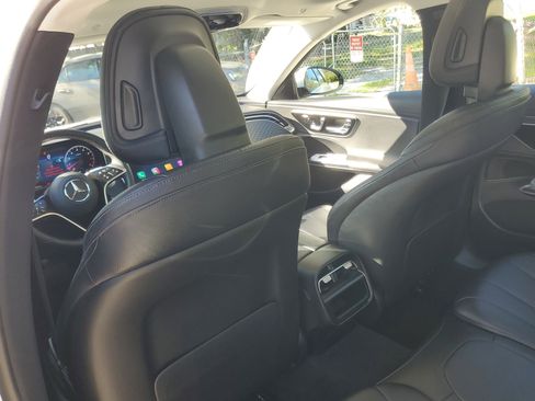 Used 2025 Mercedes-Benz E 350 Sedan image 12