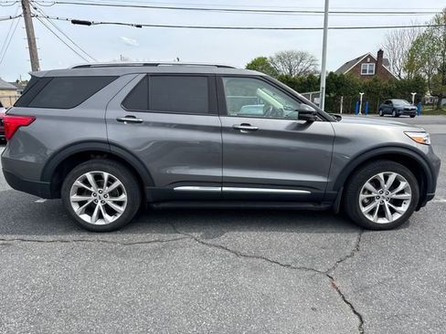 Used 2023 Ford Explorer Platinum w/ Premium Technology Package image 6