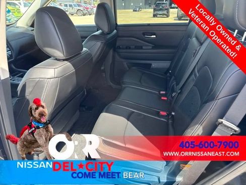 Used 2025 Nissan Pathfinder SL FWD image 10