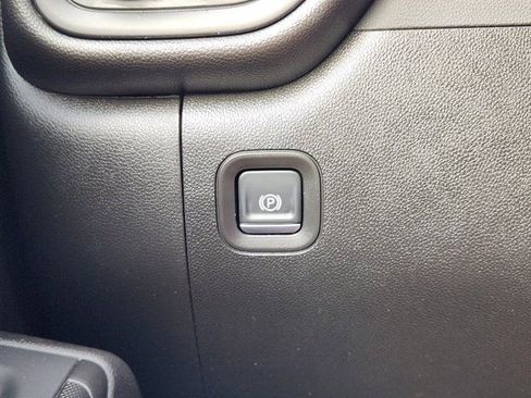 Used 2025 Chevrolet Silverado 2500 Custom w/ Custom Value Package image 28