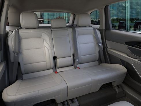 New 2025 Lincoln Nautilus Premier image 11