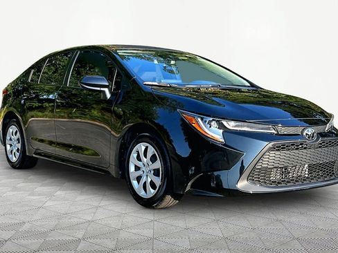 Used 2022 Toyota Corolla LE FWD image 3