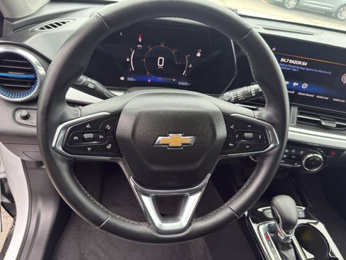 Used 2024 Chevrolet Trax LT w/ Driver Confidence Package FWD image 16