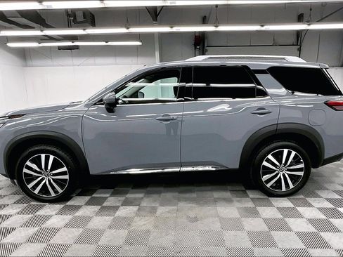 Used 2025 Nissan Pathfinder Platinum AWD/4WD image 14