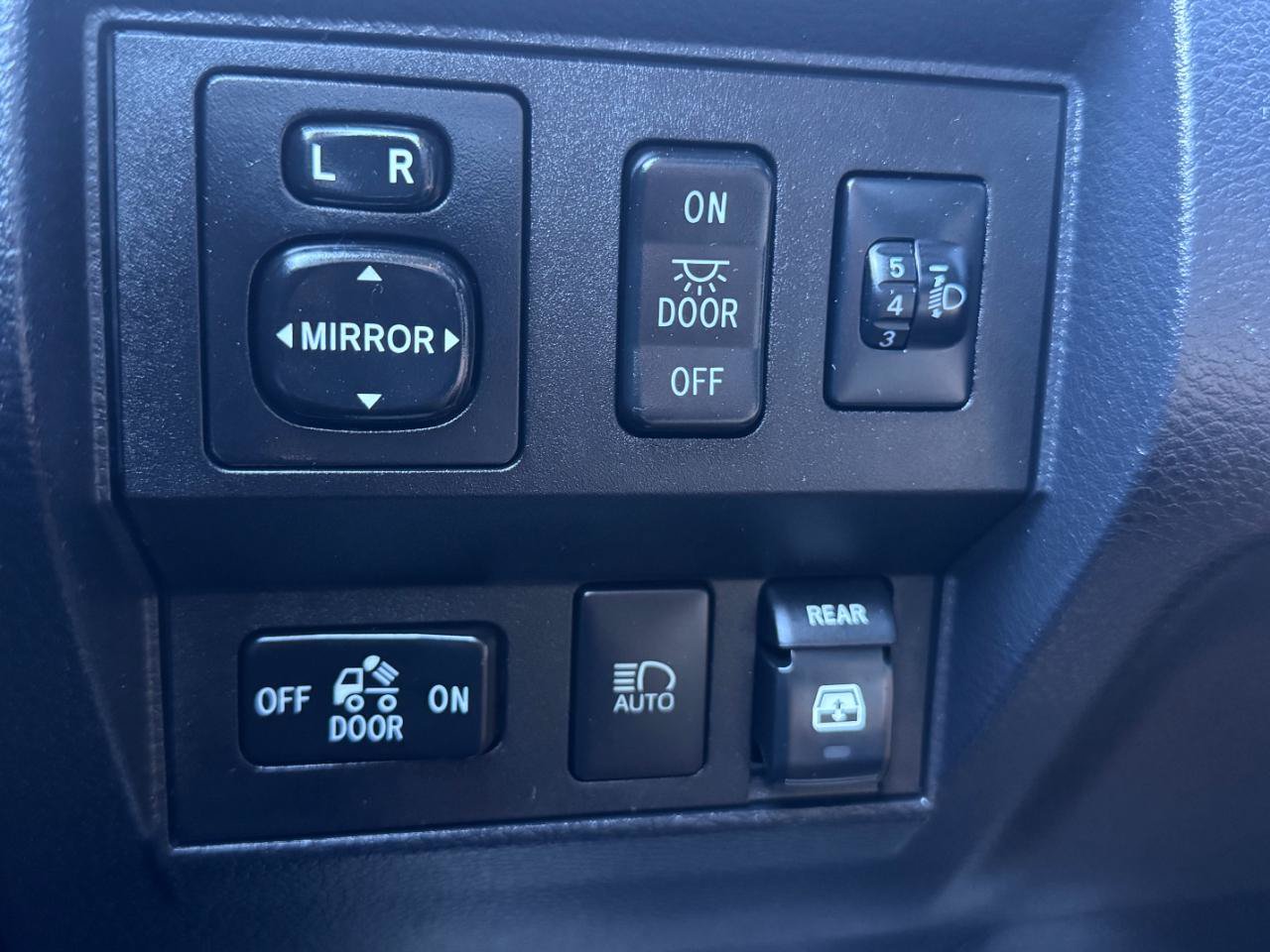 Used 2019 Toyota Tundra SR5 w/ SR5 Upgrade Package AWD/4WD image 15