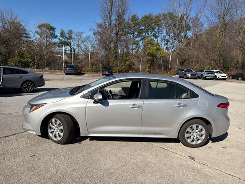 Used 2020 Toyota Corolla LE image 6