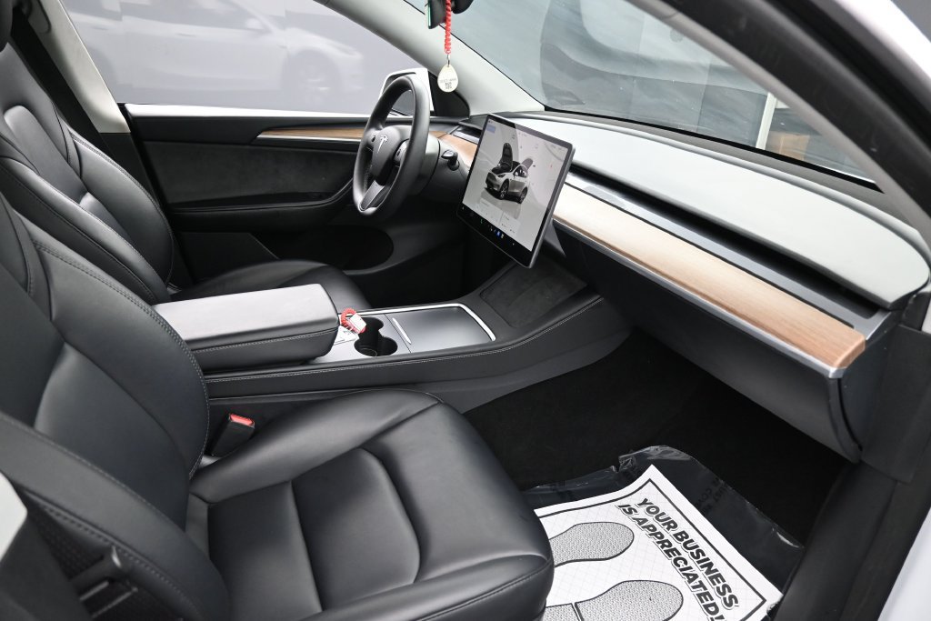 Used 2024 Tesla Model Y 2WD image 22