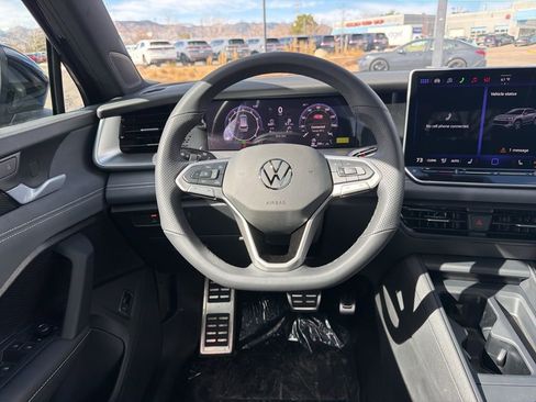 New 2026 Volkswagen Tiguan SE R-Line AWD/4WD image 13