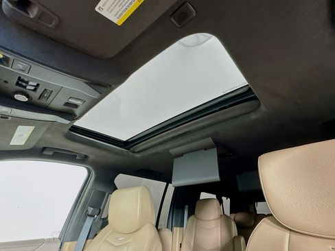 Used 2019 Cadillac Escalade ESV Platinum AWD/4WD image 23