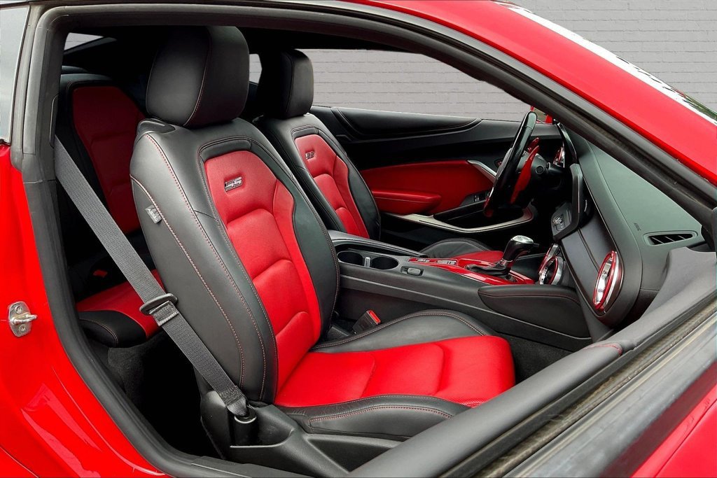 Used 2021 Chevrolet Camaro SS RWD image 27