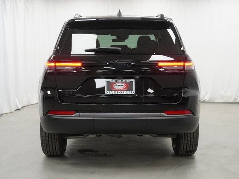 New 2026 Jeep Grand Cherokee Altitude image 10