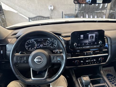 Used 2024 Nissan Pathfinder SV image 44