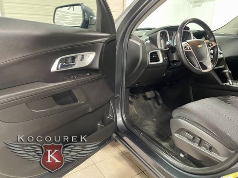 Used 2017 Chevrolet Equinox LT w/ Convenience Package image 10