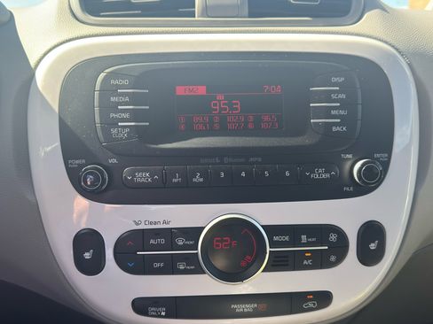 Used 2016 Kia Soul EV image 24