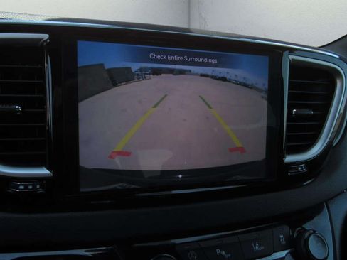 Used 2025 Chrysler Pacifica Select FWD image 20