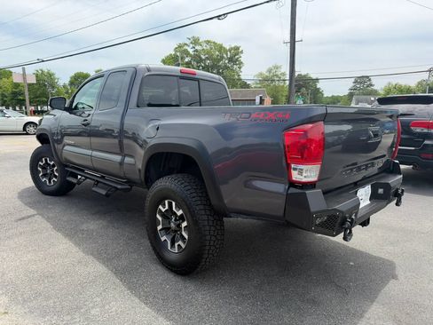 Used 2019 Toyota Tacoma TRD Off-Road AWD/4WD image 5