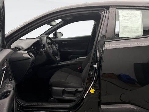 Used 2019 Toyota C-HR LE FWD image 8