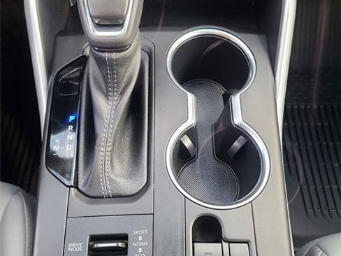 Used 2022 Toyota Highlander XLE image 30