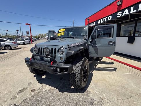 Used 2015 Jeep Wrangler Unlimited Rubicon AWD/4WD image 28