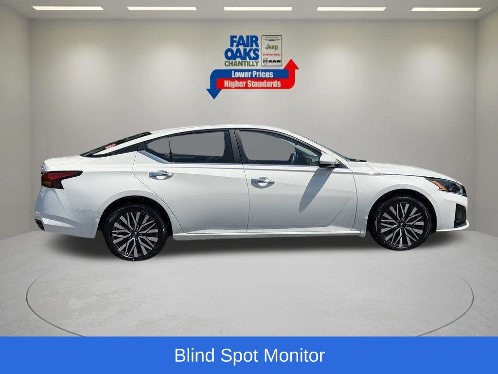 Used 2023 Nissan Altima 2.5 SV AWD/4WD image 7