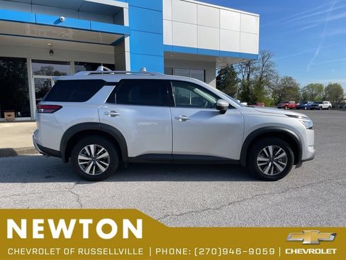 Used 2025 Nissan Pathfinder SL AWD/4WD image 56