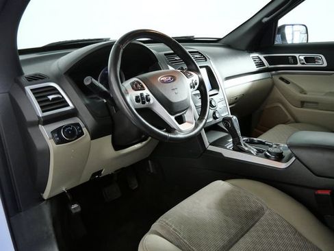 Used 2015 Ford Explorer XLT AWD/4WD image 16