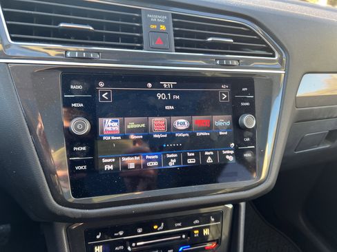 Certified 2023 Volkswagen Tiguan SE w/ Panoramic Sunroof Package image 22