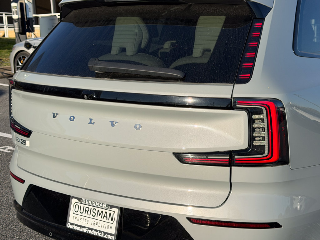 Certified 2025 Volvo EX90 Ultra AWD/4WD image 11