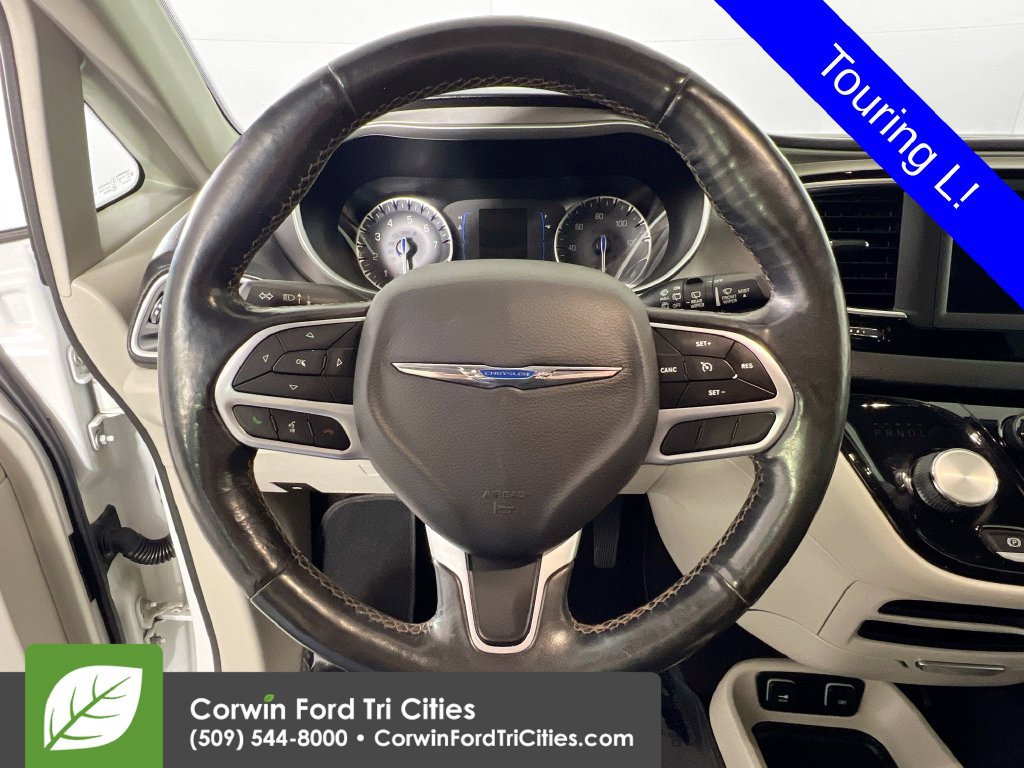 Used 2020 Chrysler Pacifica Touring-L FWD image 8