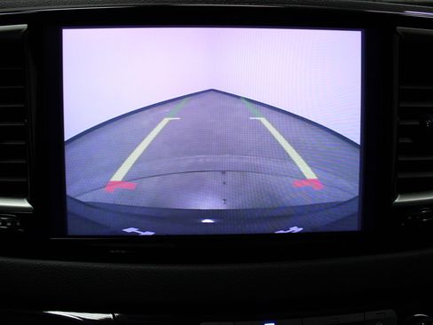 Used 2024 Chrysler Pacifica Touring-L image 27