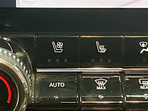 Used 2025 GMC Canyon Denali image 21