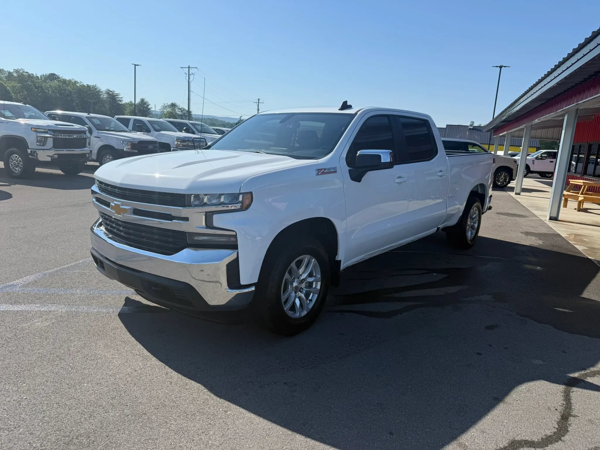 Used 2020 Chevrolet Silverado 1500 LT w/ Z71 Off-Road Package AWD/4WD image 2