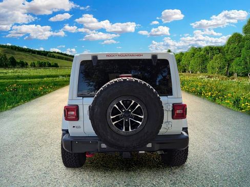 Used 2022 Jeep Wrangler Unlimited Rubicon w/ LED Lighting Group AWD/4WD image 5