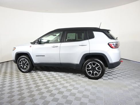 Used 2024 Jeep Compass Trailhawk AWD/4WD image 3