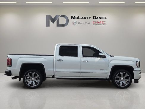 Used 2018 GMC Sierra 1500 Denali AWD/4WD image 15