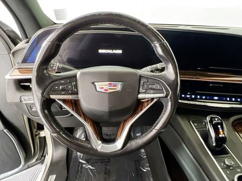 Used 2022 Cadillac Escalade Luxury w/ LPO, Floor Liner Package AWD/4WD image 8