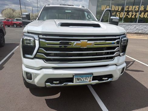 Used 2024 Chevrolet Silverado 3500 High Country w/ High Country Premium Package AWD/4WD image 2
