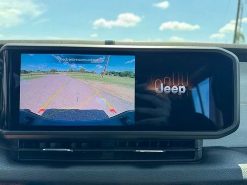 Certified 2024 Jeep Gladiator Sport AWD/4WD image 14