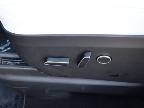 Used 2022 Tesla Model X image 33