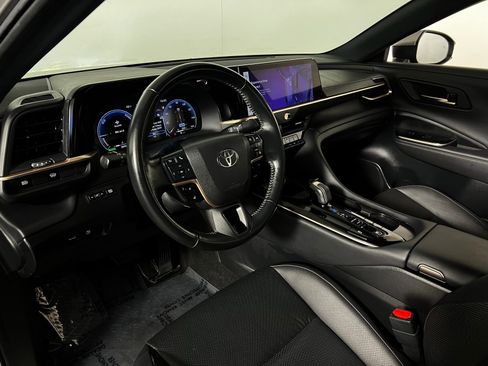 Certified 2025 Toyota Crown XLE image 12