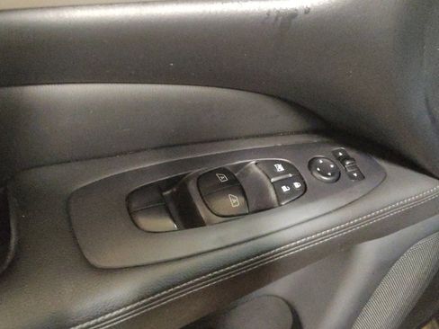 Used 2019 Nissan Pathfinder SL image 27