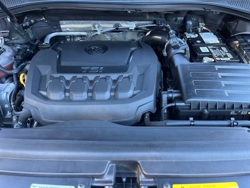 Used 2022 Volkswagen Tiguan SE w/ Panoramic Sunroof Package image 36