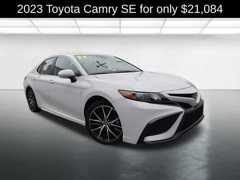 Used 2023 Toyota Camry SE image 1