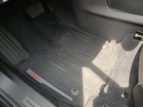 Used 2021 GMC Terrain SLT w/ Infotainment Package II image 39