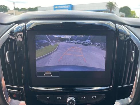 Used 2020 Chevrolet Traverse LT FWD image 25