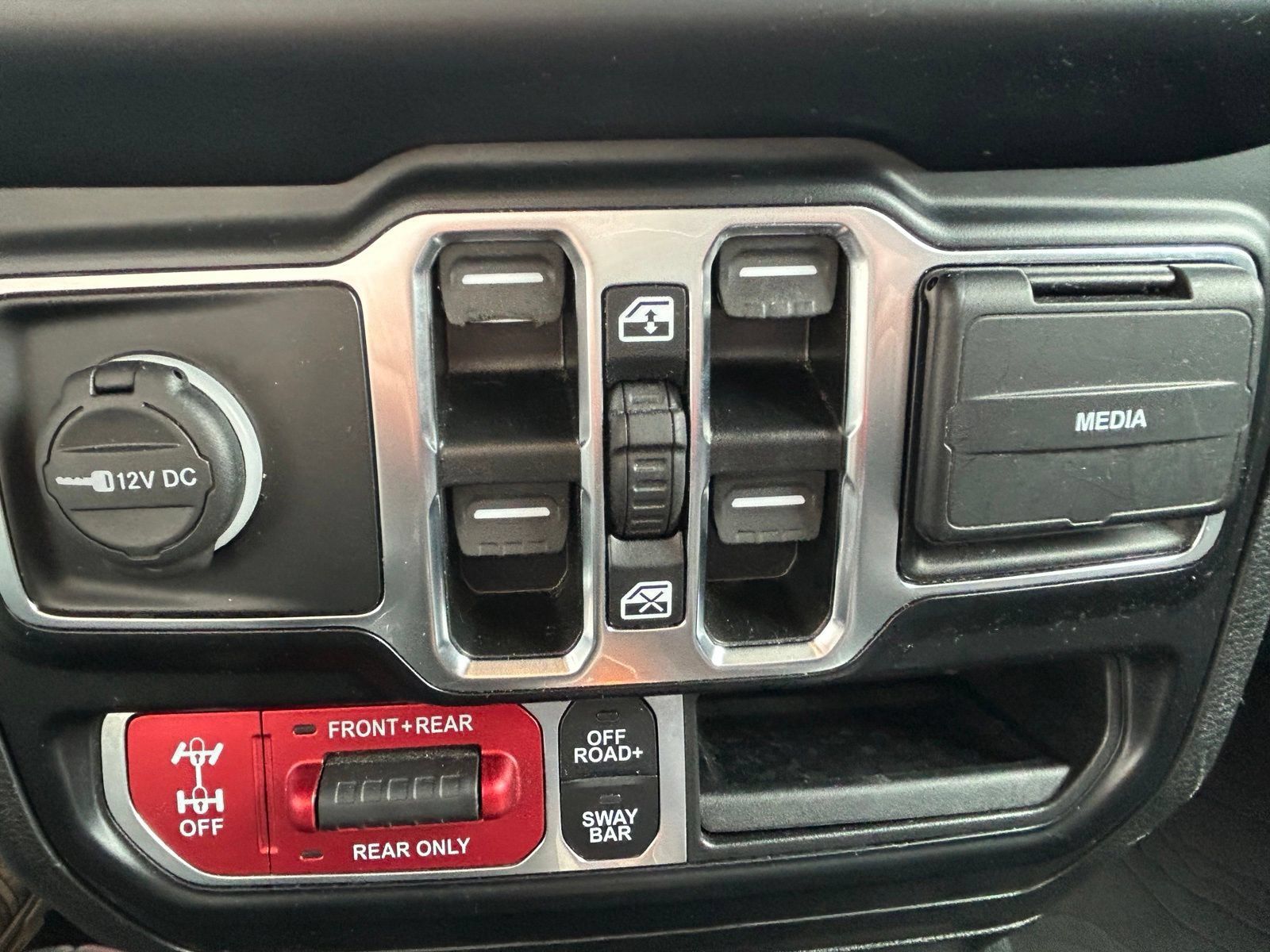 Used 2022 Jeep Gladiator Rubicon w/ LED Lighting Group AWD/4WD image 21