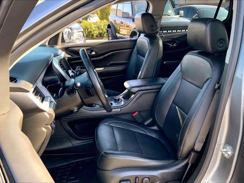 Used 2020 GMC Acadia SLT w/ Premium Package image 8