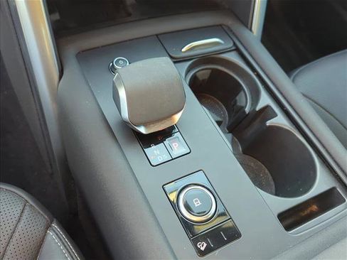 Used 2024 Land Rover Discovery Dynamic SE image 20